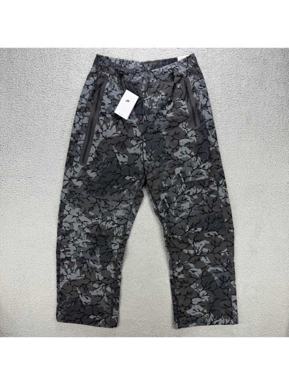 Nike Tech Pants Mens Medium M Black Grey Camo Woven Loose Fit Straight Stacked